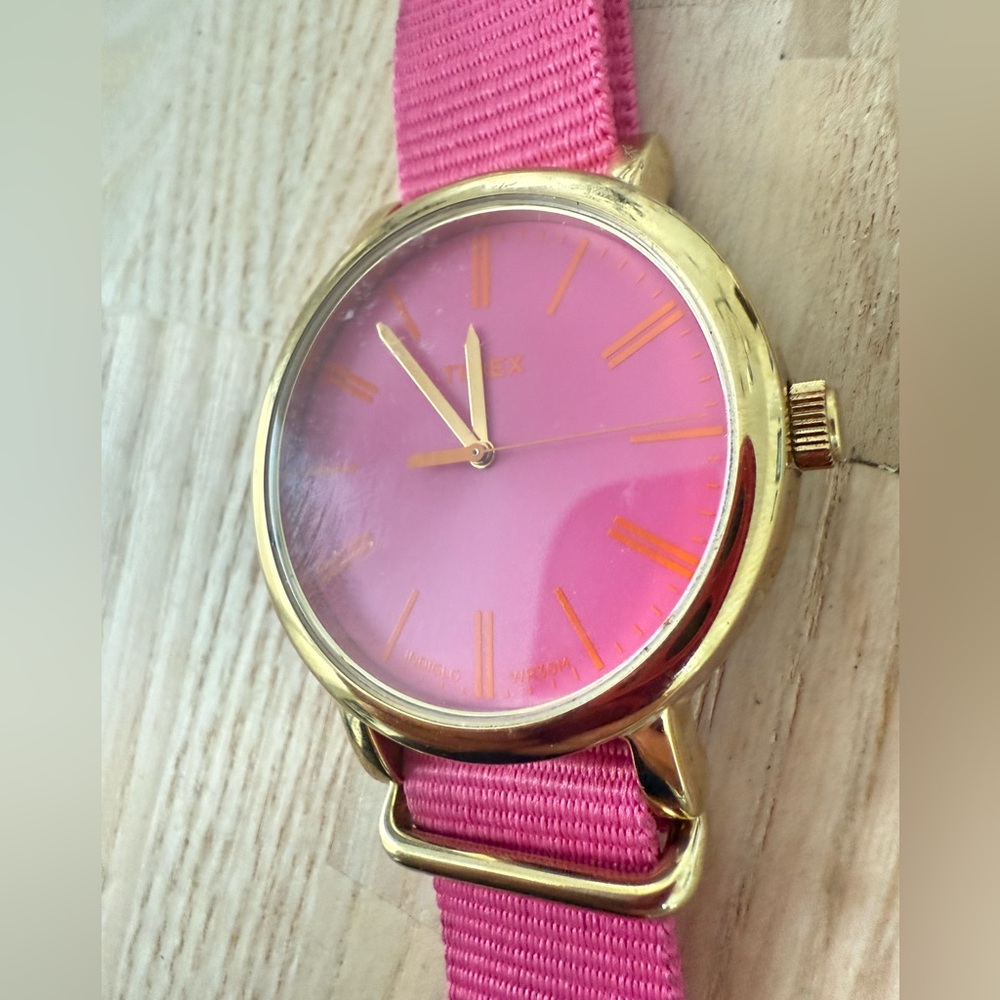 Timex weekender pink and gold tone casual watch NEW BATTERY - Picture 6 of 9